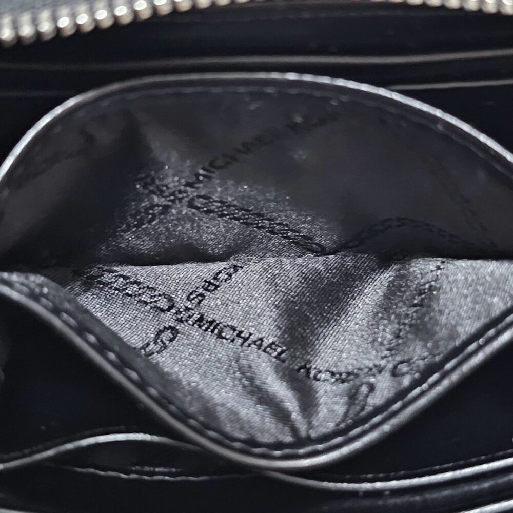 Michael Kors Black Leather Zippered Wallet Card Case. - Picture 8 of 13